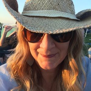 Meet your Posher, Lori